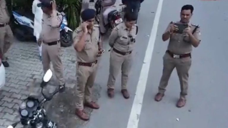 ‘औकात में रहो, वरना पूरे परिवार को खत्म कर देंगे’ : देहरादून में मस्जिद से निकली भीड़ ने शोभित शर्मा को कार से खींचकर पीटा; FIR दर्ज पर गिरफ्तारी नहीं