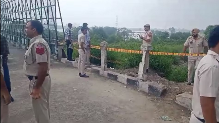 दिल्ली में टुकड़ों में कटी लाश मिली, एक बैग में सिर तो दूसरे में बॉडी पार्ट्स: लोगों का याद आई श्रद्धा जिसके 35 टुकड़े कर आफताब ने फेंके थे