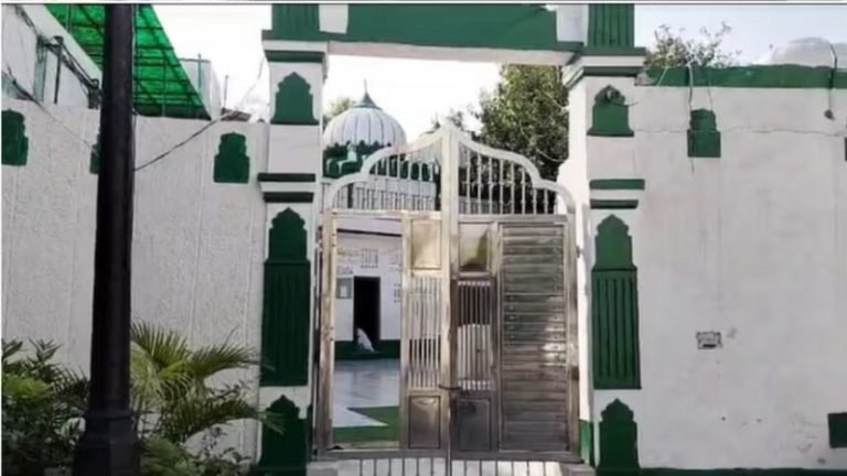 दिल्ली की बंगाली मार्केट और ITO की तकिया बब्बर शाह मस्जिद को रेलवे का नोटिस, कहा- 15 दिन में खाली करो जमीन, नहीं तो होगा एक्शन