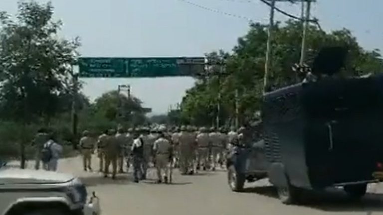 मेवात में हिंदुओं की शोभायात्रा पर हमला, मंदिरों में तोड़फोड़ और वाहनों को फूँका: इंटरनेट बंद, 144 लागू