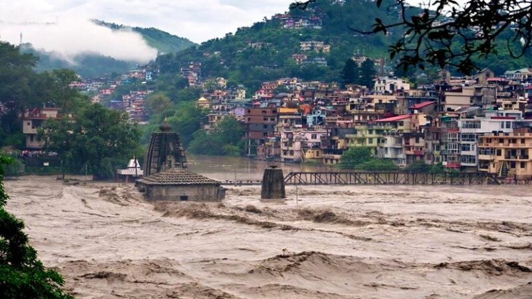सब कुछ बहा, लेकिन जल प्रलय में खड़ा रहा मंडी का 300 साल पुराना मंदिर: लोगों को याद आए केदारनाथ, पंचमुखी शिव प्रतिमा के कारण नाम पड़ा पंचवक्त्र