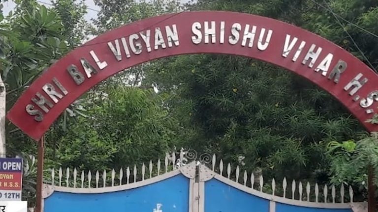 तिलक लगाने पर बच्चे को स्कूल से पीट कर भगाया, अन्य छात्रों का तिलक भी पोंछ डाला: MP के स्कूल में शिक्षिका और प्रिंसिपल की करतूत