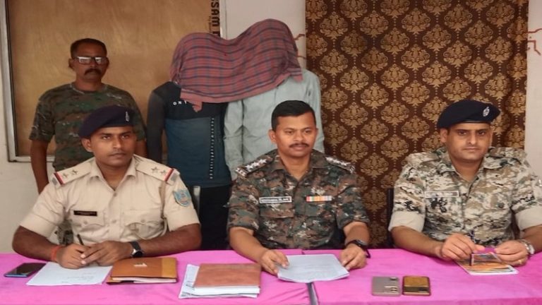 मुँह में कपड़ा ठूँसा, पेड़ से बाँधा, फाड़ डाले कपड़े, बेहोश होने तक पीटा… झारखंड में महिला का अपहरण कर हैवानियत, जंगल में ले गए