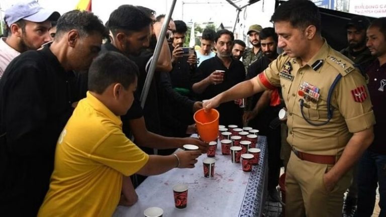 33 साल बाद श्रीनगर के लाल चौक से निकला मुहर्रम का ताजिया, मुस्लिम बहुल फिर भी खौफ में थे शिया: मोदी राज में हुए भयमुक्त