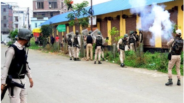 मणिपुर में फिर गोलीबारी, एक बच्चे और कमांडो समेत 4 की मौत: भीड़ ने वाहनों को किया आग के हवाले, जवानों से हथियार छीनने की कोशिश