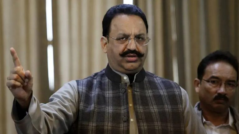 ‘ जो गवाही दे रहे हैं, उनकी फोटो भिजवा देना’ : कोर्ट में पेशी के दौरान ही मुख्तार अंसारी ने गवाह को धमकाया, एक और FIR दर्ज