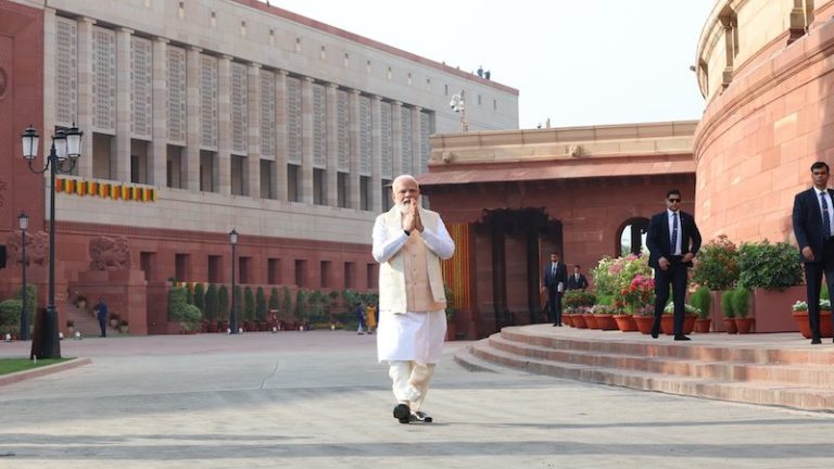 नए संसद भवन का हो गया उद्घाटन, फिर भी पुरानी इमारत में ही क्यों चल रहा मॉनसून सत्र? – प्रोपेगंडा में न आएँ, जानें कारण