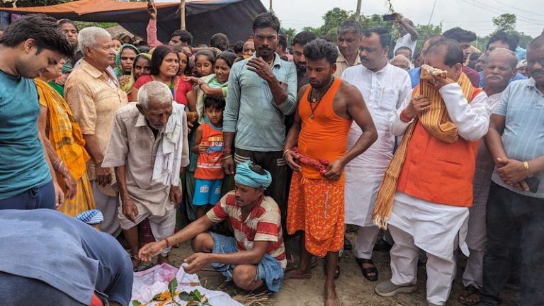 ‘अंग-अंग काट कर BJP कार्यकर्ता को मार डाला’: बिहार में दवा दुकानदार की नृशंस हत्या, नेता प्रतिपक्ष ने पहुँच कर दी श्रद्धांजलि