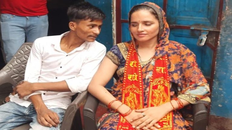 ‘वो अब मुस्लिम नहीं रही, हिन्दू के साथ रह रही है’: परिवार और पड़ोसियों ने किया सीमा हैदर का बहिष्कार, मौलाना बोला – उसने मुस्लिमों को शर्मसार किया