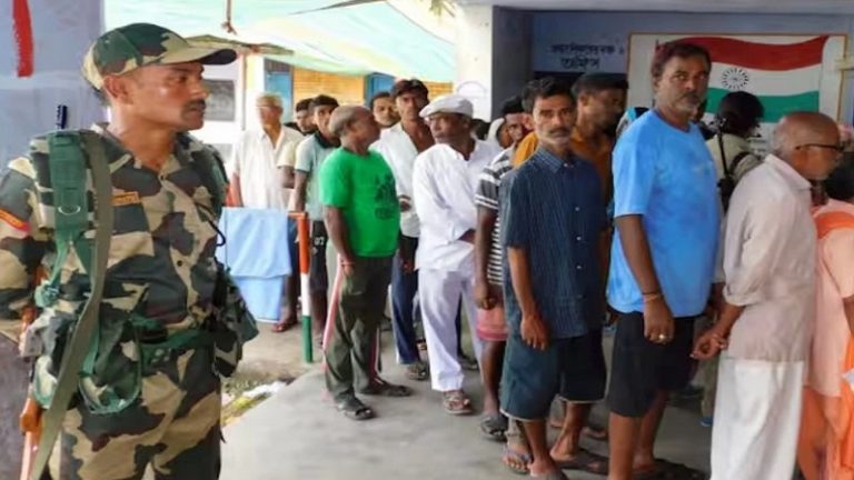 बंगाल में 697 बूथों पर फिर से हो रही वोटिंग, सुरक्षा में हर जगह केंद्रीय बल तैनात: विरोध देख SEC का फैसला, हिंसा में मरने वालों की संख्या 19 हुई