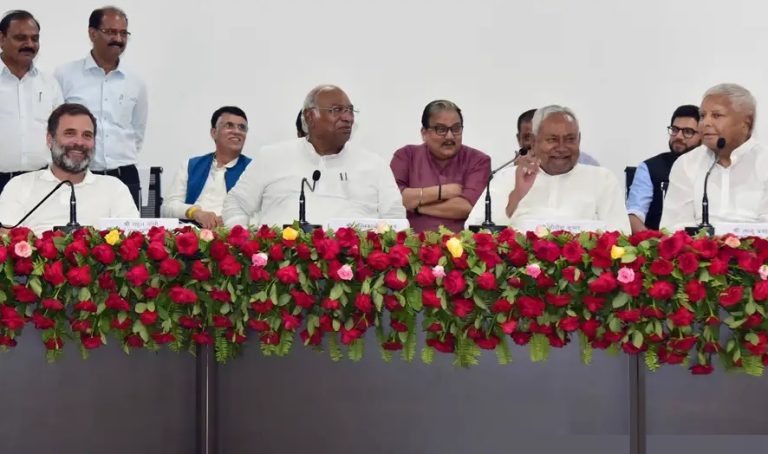 ‘INDIA जीत गया… भारत हार गया’ के फेर में उलझाना चाह रहा विपक्ष, INDIA नाम पर चुनाव आयोग तक गई बात