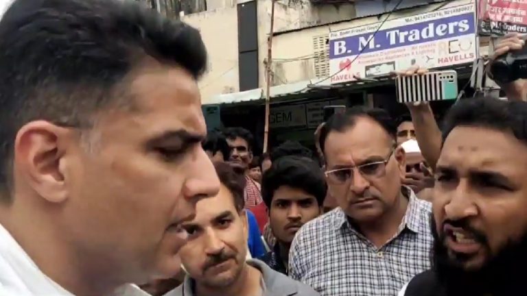 72 मौत पर तकलीफ नहीं… बम ब्लास्ट से जुड़े आतंकियों के लिए कॉन्ग्रेसी मुस्लिम नेता दुखी, अपने ही सीनियर सचिन पायलट से पूछा सवाल