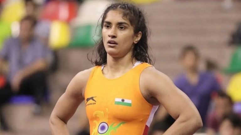 ‘मैं फूड पॉइजनिंग की शिकार हो गई हूँ, बुखार है’: वर्ल्ड रैंकिंग सीरीज से पीछे हटीं विनेश फोगाट, डोपिंग एजेंसी की नोटिस का नहीं दिया है जवाब
