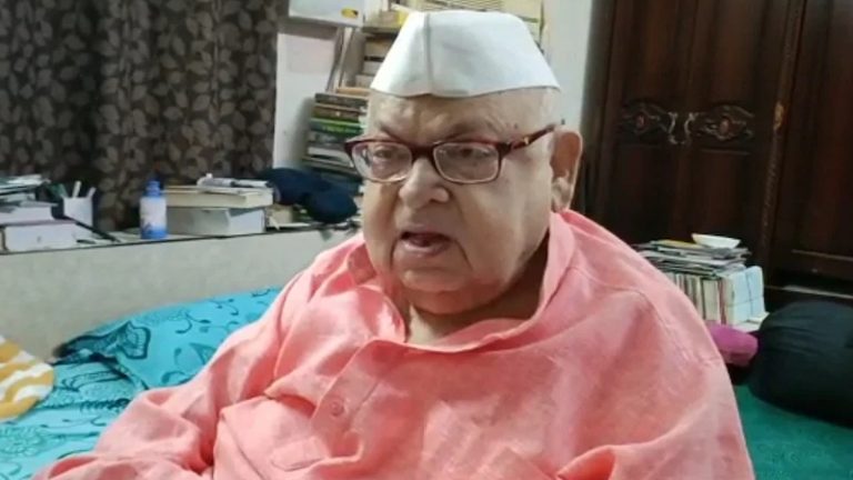 ‘कौम के लिए 1-2 करोड़ मुस्लिम मर भी जाएँ तो कोई बात नहीं’: राज्यपाल रह चुके कॉन्ग्रेस नेता ने किया ‘तलवार से मुकाबले’ का ऐलान, बोले – ‘जय गंगा मैया’ कहना शर्म की बात