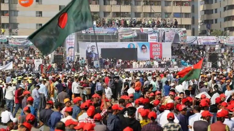 स्वीडन, डेनमार्क के बाद अब इस इस्लामी मुल्क में ही जलाई गई कुरान की 45 पुस्तकें: सड़क पर उतरे 10000 लोग, पुलिस पर भी हमला