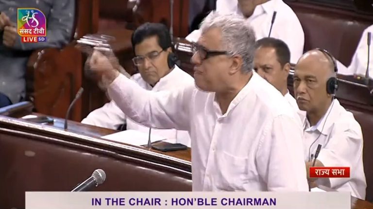 राज्यसभा सभापति पर चीखने लगे TMC सांसद डेरेक ओ ब्रायन, पूरे सत्र के लिए हुए निलंबित: AAP वाले संजय सिंह पहले से ही हैं सस्पेंड