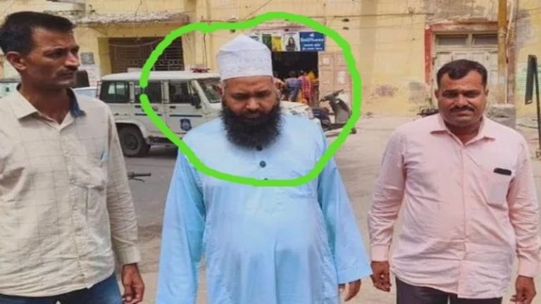 तिरंगे और राष्ट्रगान के खिलाफ फतवा देने वाला मौलवी गिरफ्तार: उसकी ही प्रताड़ना के कारण 3 मुस्लिम युवकों ने पी ली थी फिनायल, व्हाट्सएप्प पर था ‘शरीयत’ ग्रुप