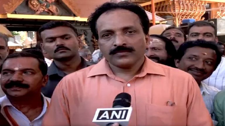 ‘बाहरी दुनिया के लिए विज्ञान, आंतरिक आत्मा के लिए मंदिर’: ‘चंद्रयान 3’ की सफल लैंडिंग के बाद माँ भद्रकाली के दरबार में ISRO प्रमुख, बोले – पढ़ता हूँ धर्मग्रंथ