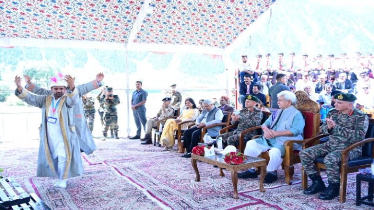 जम्मू-कश्मीर में कभी भी करा सकते हैं चुनाव, लेकिन पूर्ण राज्य का दर्जा देने की तारीख नहीं बता सकते: सुप्रीम कोर्ट में केंद्र सरकार, कहा- सब हालात पर निर्भर