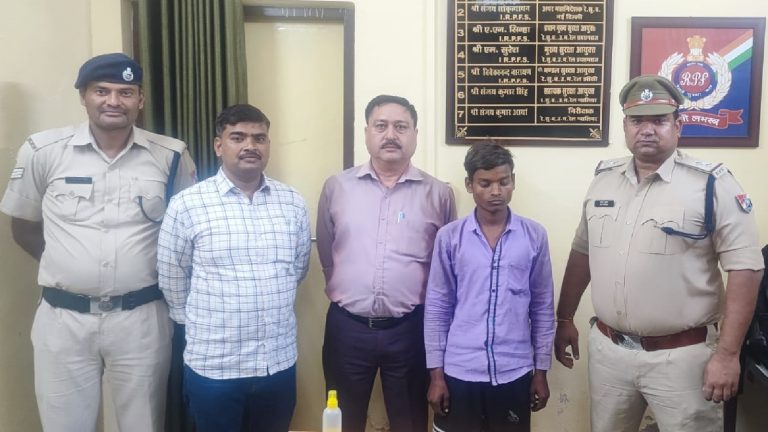 वंदे भारत पर पत्थर फेंकने वाला फिरोज खान पकड़ा गया, बोला- मजे के लिए ट्रेन पर करता था पत्थरबाजी, काँच टूटते देख अच्छा लगता था