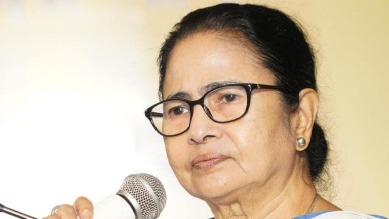 भगवा रंग से CM ममता बनर्जी को एलर्जी, सभी सार्वजनिक घरों/स्थानों से हटा कर अलग रंग पोतने का आदेश: टीम इंडिया की जर्सी पर की थीं बवाल