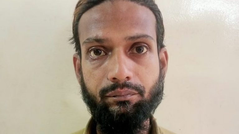 शफीक ने 17 साल के ईश्वर के सिर और हाथ हँसुए से काटे, बैग में भरकर किचन में छिपा रखी थी लाश: मुंबई की घटना, मृतक को ‘भाई’ मानती थी हत्यारे की बीवी