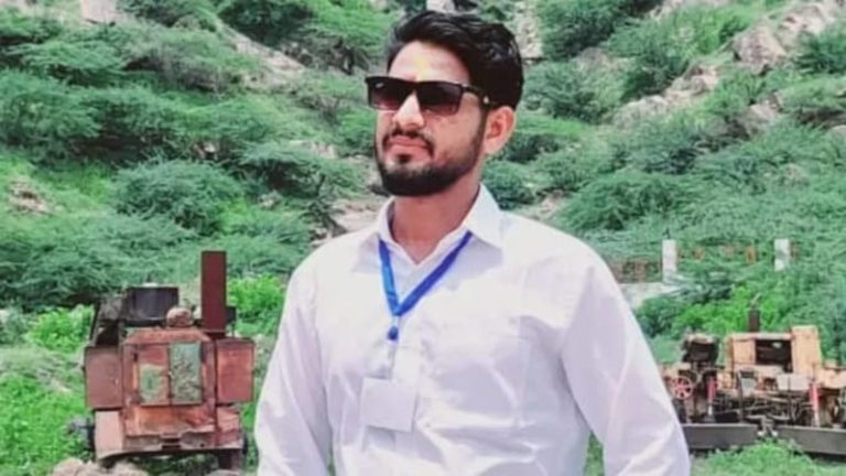 महिलाओं-बच्चों को बचाने के लिए निहत्थे लड़े अभिषेक चौहान’: भावुक महिलाओं ने माँगी बलिदानी का दर्जा, मामा बोले- अब बहन को क्या कहूँगा