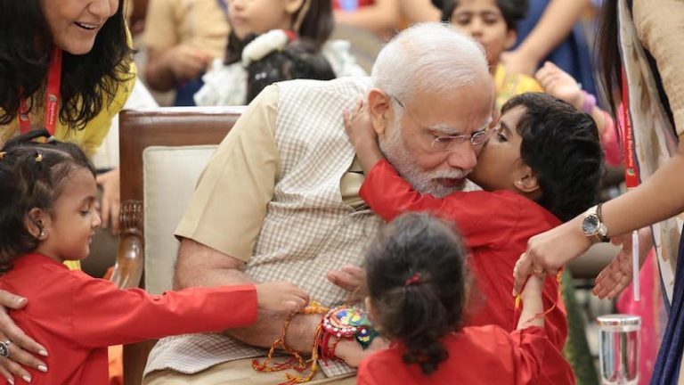 PM मोदी से खुश हैं हर 10 में से 8 भारतीय: अमेरिकी थिंक टैंक ‘Pew Research Center’ ने भी माना लोहा, सर्वे में खुलासा – 68% लोग मानते हैं बढ़ रहा भारत का कद