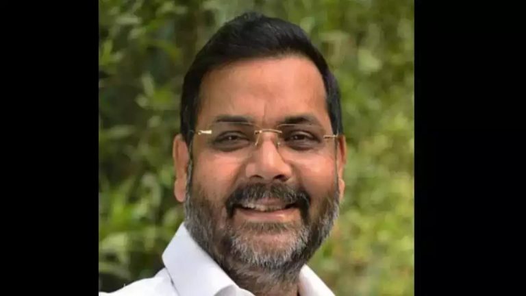 PM आवास के पास ₹40 लाख में आलीशान घर, बूढ़ी महिला से ठगी कर राइडिंग क्लब पर कब्जा: जो कभी बीनता था कूड़ा, अब करोड़ों का साम्राज्य