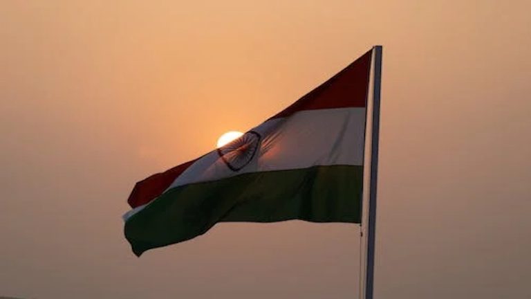 जो उतरे थे मुर्दा लाशों को लड़ने का पाठ पढ़ाने… प्रेमचंद-दिनकर से लेकर भारतेन्दु-मैथिलीशरण तक, कलम से कुछ यूँ आज़ादी का अलख जगा रहे थे साहित्यकार
