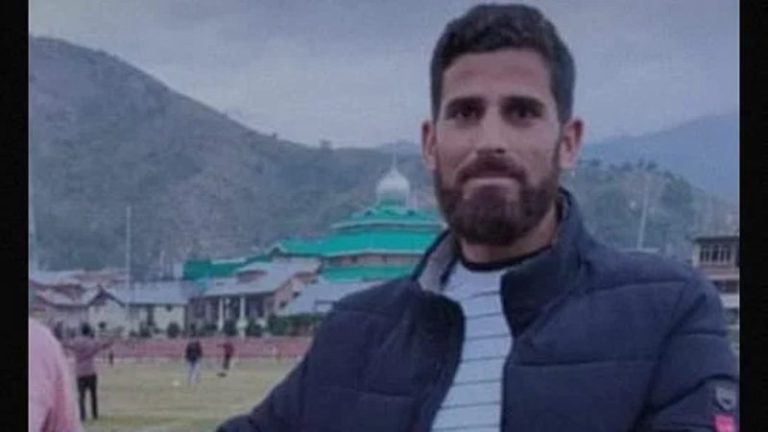 जम्मू-कश्मीर में आतंकियों के साथ मुठभेड़ में सेना के तीन जवान बलिदान: मरने वालों में कश्मीर के फुटबॉलर वसीम डार भी शामिल, बीवी है 6 महीने की गर्भवती