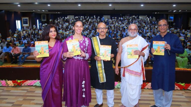 ‘पूरे देश के लिए प्रेरणा हैं योगी आदित्यनाथ’: तेलंगाना में यूपी सीएम पर पुस्तक लॉन्च में बोलीं साइना नेहवाल, 600+ बच्चों की मौजूदगी में कार्यक्रम