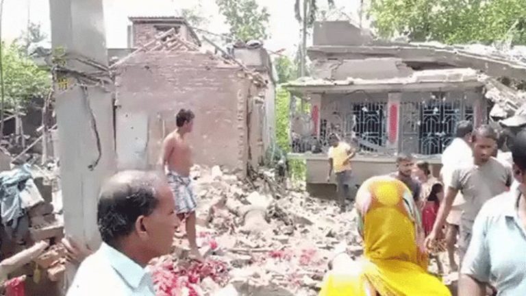 बंगाल की अवैध फैक्ट्री में विस्फोट से 8 मौतें, BJP नेता शुभेंदु बोले – बनाया जा रहा था बम: मलबे में दबे कई लोग, आसपास के घर भी क्षतिग्रस्त