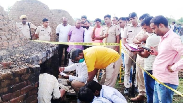 राजस्थान में पिता ने की बेटी की चिता में कूदने की कोशिश, गैंगरेप कर 14 साल की लड़की को कोयला भट्टी में जला दिया था