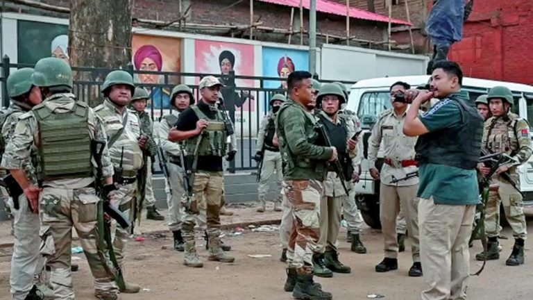 15 घरों में आग लगा दी, 6 की मौत… मणिपुर में फिर भड़क गई हिंसा, ‘असम राइफल्स’ और पुलिस के बीच बहस का वीडियो भी आया