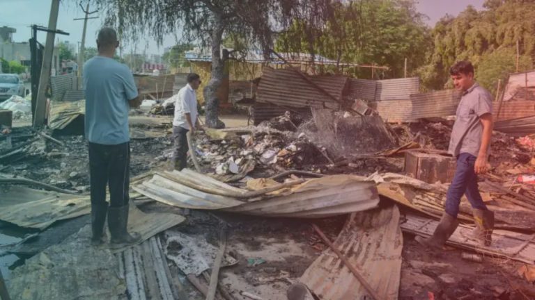 500 दंगाइयों ने घेर रखा था राम मंदिर, भीतर फँसे थे 40 श्रद्धालु: ड्यूटी मजिस्ट्रेट अदीब हुसैन की शिकायत पर दर्ज FIR में इस्लामी भीड़ के खतरनाक इरादों का खुलासा