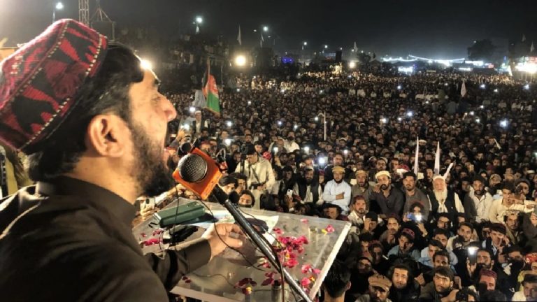 ‘बंगालियों ने पतलून निकाली थी, पख्तून तुम्हारी चमड़ी निकाल लेंगे’: Pak में सुप्रीम कोर्ट के सामने जुटी ‘आज़ादी’ वाली भीड़, जंग का ऐलान