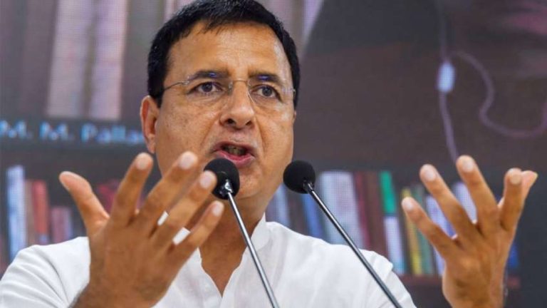 रणदीप सुरजेवाला के खिलाफ इंदौर में शिकायत, BJP को वोट देने वालों को बताया था ‘राक्षस’: मंच से गाली देने का वीडियो भी वायरल