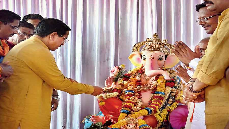 बीते वर्ष हुबली के ईदगाह मैदान में गणेश चतुर्थी पंडाल में केन्द्रीय कोयला मंत्री प्रहलाद जोशी भी शामिल हुए थे