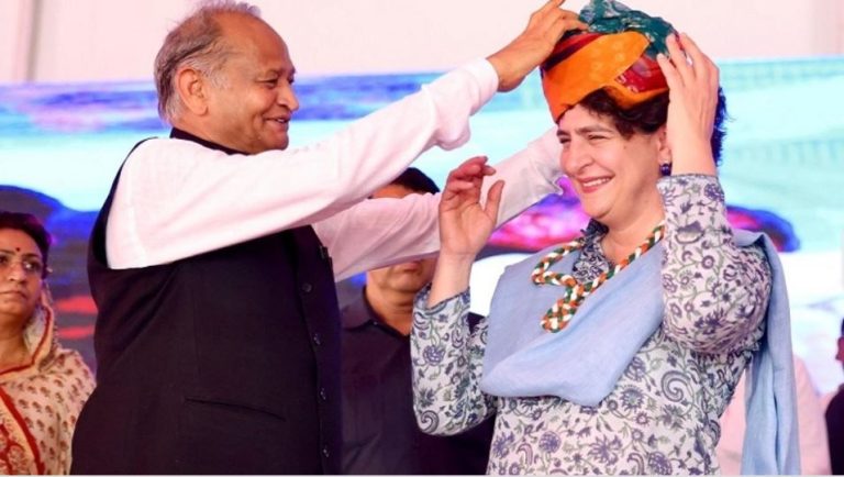 राजस्थान में सड़क पर नंगी मिली महिला, बार-बार बयान बदलती रही पुलिस: क्या प्रियंका गाँधी की रैली के कारण गैंगरेप छिपा रही थी पुलिस?