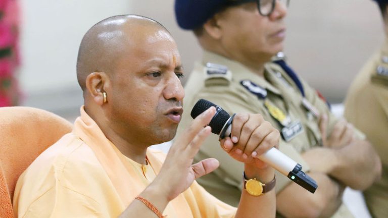 ‘छात्रा का दुपट्टा खींचा गया, तुम आरती उतार रहे थे?’: CM योगी ने SP को लगाई फटकार, अम्बेडकर नगर में छात्र की हत्या के बाद शाहबाज़, अरबाज़ और फैज़ल हुए थे गिरफ्तार