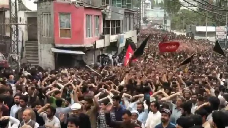 गिलगिट-बाल्टिस्तान में पाकिस्तान ने मोबाइल इंटरनेट पर लगाई पाबंदी, प्रदर्शन को कुचलने के लिए आर्मी उतारी: शिया लगा रहे भारत में शामिल होने का नारा