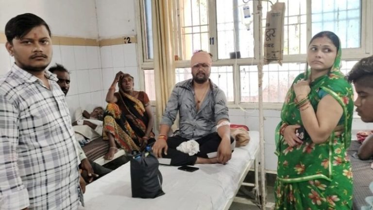 गणेश आरती करने पर सलमान और छोटू खान ने साथियों संग किया हमला, माँ-बेटे समेत 4 को तलवार-लाठियों से मारा