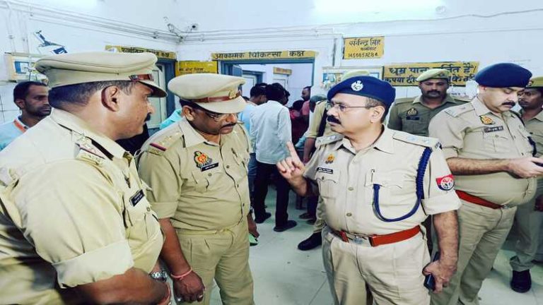 गणेश विसर्जन से लौट रही हिंदू लड़की को अफजाल ने छेड़ा, पेशी के दौरान भागने की कोशिश; UP पुलिस ने मारी गोली: पीड़िता ने लगा ली थी फाँसी, चल रहा इलाज
