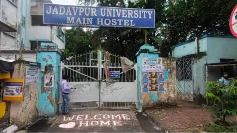नंगा होकर भागता नाबालिग, पीछे-पीछे आरिफ, फिर मिली लाश… बंगाल की यूनिवर्सिटी में रैगिंग और शोषण, महिलाओं की तरफ गंदे इशारे करने के लिए करते थे मजबूर
