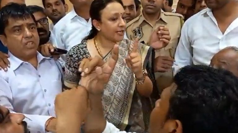 कॉन्ग्रेस को ‘भारत माता की जय’ से भी चिढ़, राजस्थान में भड़क गईं MLA: कहा- यह अनुशासनहीनता, जयपुर बैठक में चले लात-घूँसे