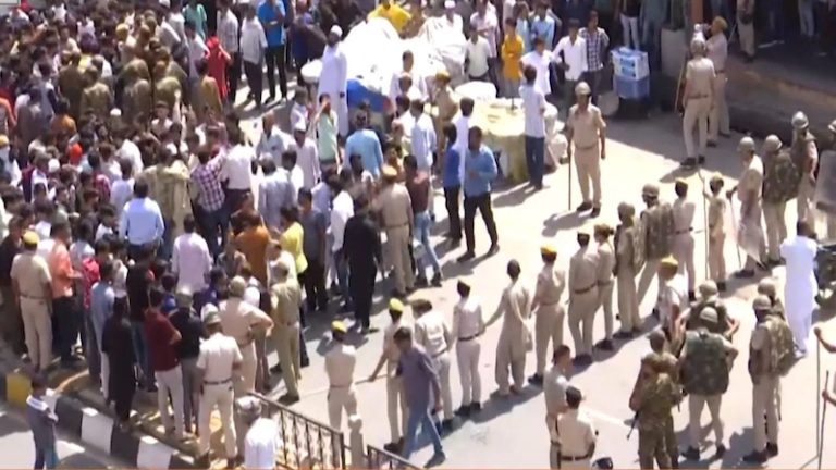 जयपुर में बाइक की टक्कर के बाद 2 गुटों में लड़ाई, 1 युवक की मौत: कट्टर इस्लामी भीड़ अब सड़क पर, सारे बाजार बंद, कर रहे उग्र प्रदर्शन