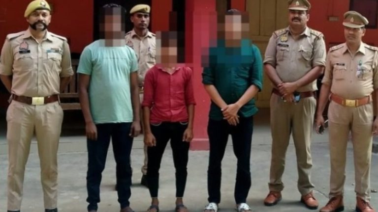 दुपट्टा खींचा, घसीट कर ले गए, चलती कार में गैंगरेप किया… यूपी पुलिस ने कयामुद्दीन, जहाँगीर और सिकंदर को दबोचा, सोशल मीडिया पर वायरल कर दिया था वीडियो