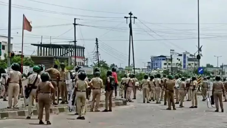 पत्थरबाजी, आगजनी, मौत… सतारा में इंटरनेट बंद, रिपोर्टों में दावा- छात्रपति शिवाजी पर आपत्तिजनक पोस्ट से भड़की हिंसा