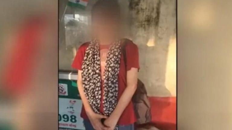 ‘पाकिस्तानी’ लड़की पहुँची मुरादाबाद, ट्रेन में हिंदू लड़के से माँगी मदद… अंत में ले गया मेरठ वाला परिवार